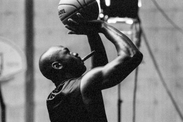 青少年篮球架高度调整：培养正确投篮姿势的关键