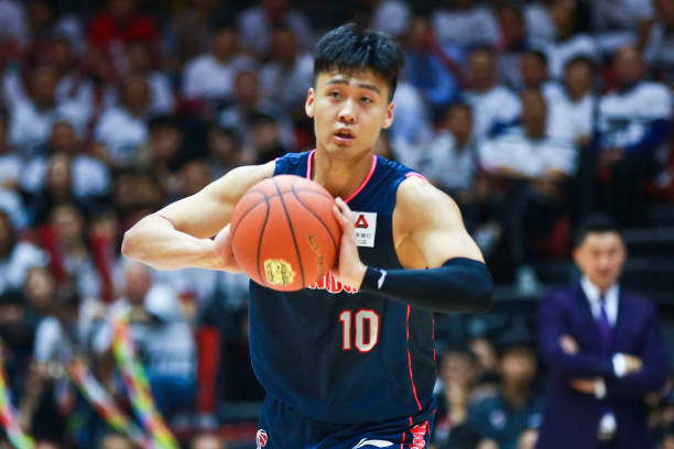 从乔丹到拉文：罚球线扣篮的进化史