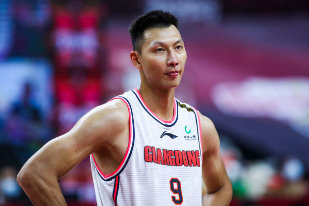 如何正确判断带球撞人？裁判视角详解