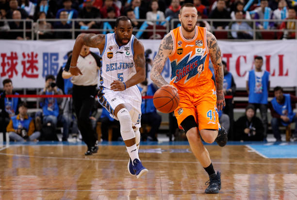 篮球违例规则大全：避免犯规的关键技巧