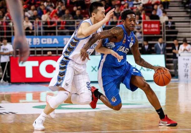 如何测量篮球场？标准尺寸及标记线全面指南