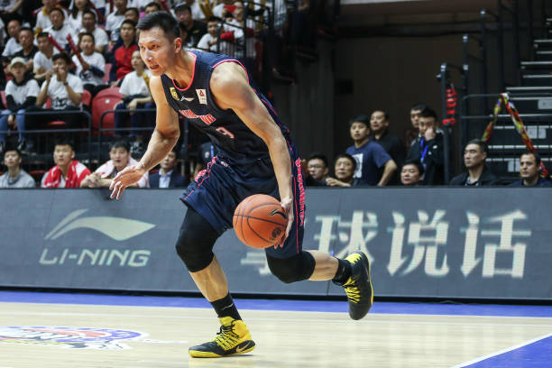 余嘉豪扣碎篮板成焦点，未来或成国家队中坚力量