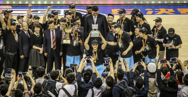 标准篮球场地的尺寸规格是多少？