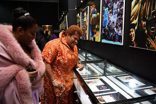 标准知识题：篮球场罚球线至底线的标准距离是多少米？