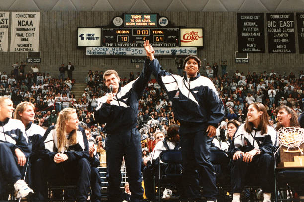 广厦3-1领先，总决赛悬念渐失还是对手仍有翻盘可能？