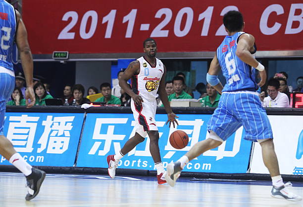 国产篮球鞋对决：匹克 vs 361，谁才是性价比之王？