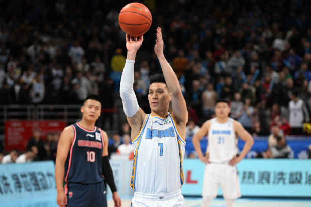 张伯伦身高臂展对比：超越现代NBA巨星的惊人数据