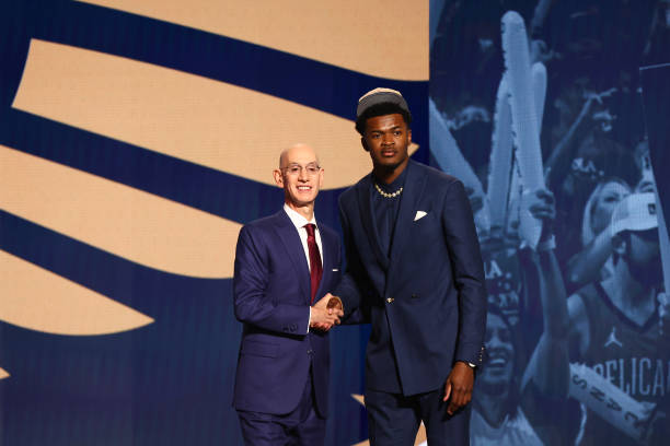 全方位对比：篮球和足球在孩子教育中的优势与劣势