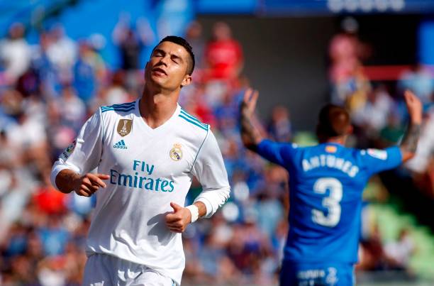 从禁区到中圈：不同位置任意球发球距离对比