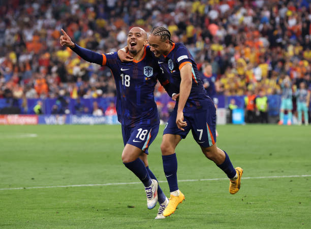 禁区之狐的必修课：学习罗马里奥的抢点技巧