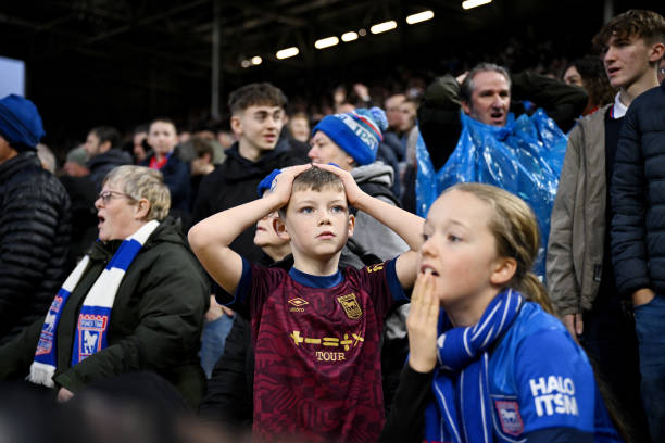 摆大巴是什么意思？网络用语背后的足球文化解读