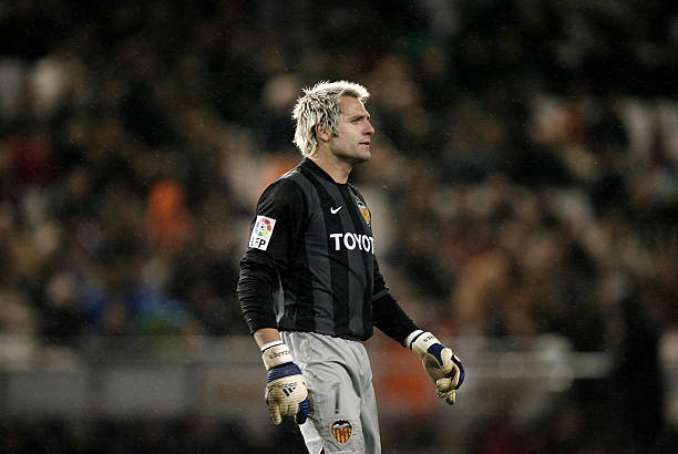 足球场几何学：如何准确计算点球点到球门的距离？