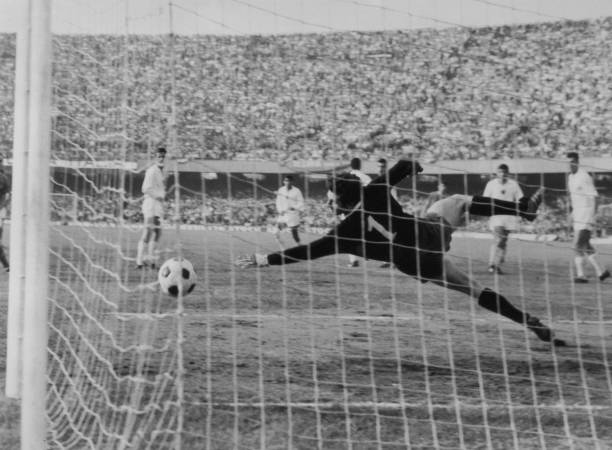 新手必看！FIFA足球世界球员求购全攻略