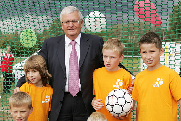 AC米兰完成锋线升级！哈兰德签约5年，年薪曝光