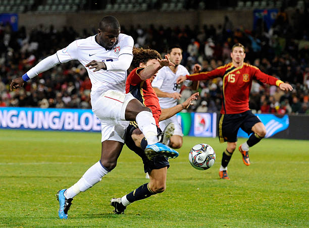 01年马拉多纳告别赛：他的亲签球衣如今价值几何？