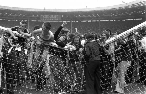 法甲战报：里昂3-1逆转马赛，登顶积分榜！