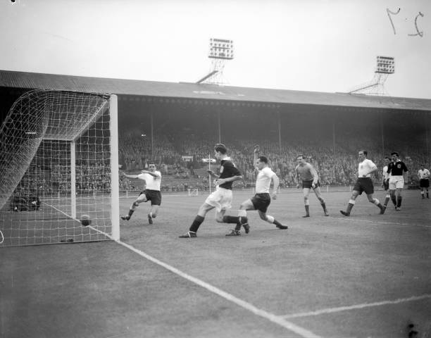 欧冠淘汰赛抽签规则：同组回避与同国回避解析