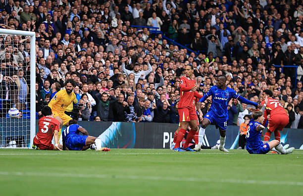 青少年足球运动员如何选择合适的钉子足球鞋？