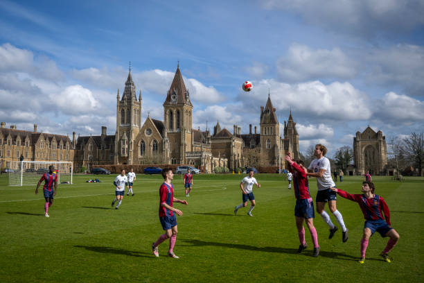 预测胜负！6月16日足球赛关键球员与战术分析