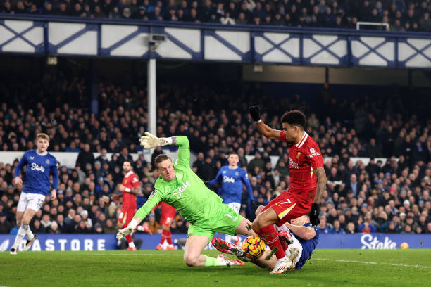 姆巴佩年龄、身价与年薪全解析：足坛新王的价值体现