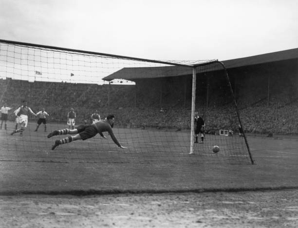 为什么角球越位判罚容易出错？深度解析