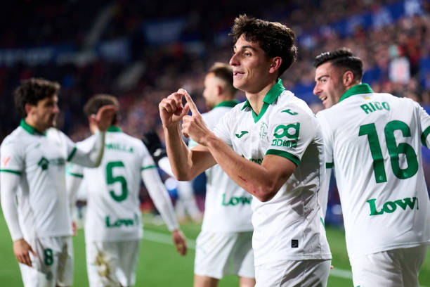 足球迷必看：中国与泰国比赛今晚几点开始