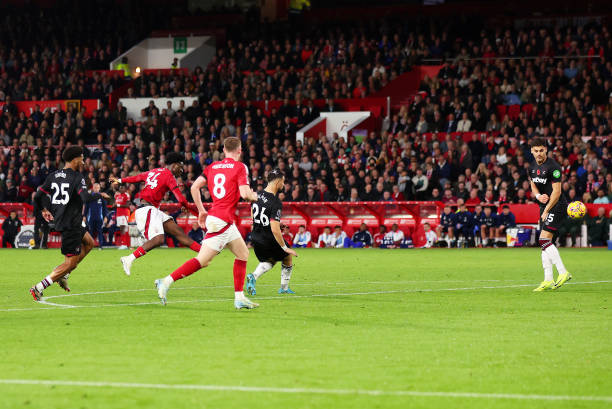 巴西队射手榜更新：拉菲尼亚进球数超越内马尔？