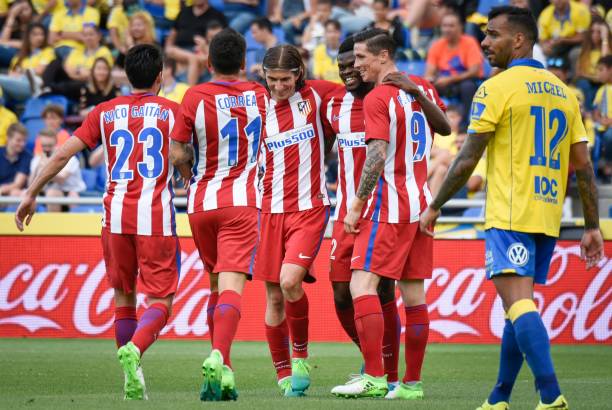 马拉多纳的魔法双脚：101次过人背后的足球智慧