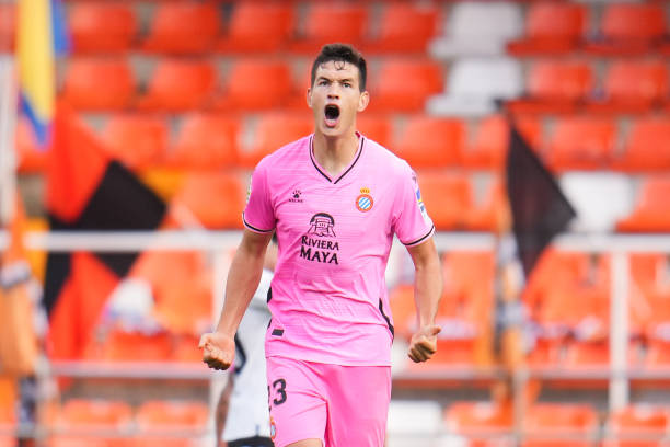 当闪电博尔特遇上C罗：掰手腕大战引爆全网热议！