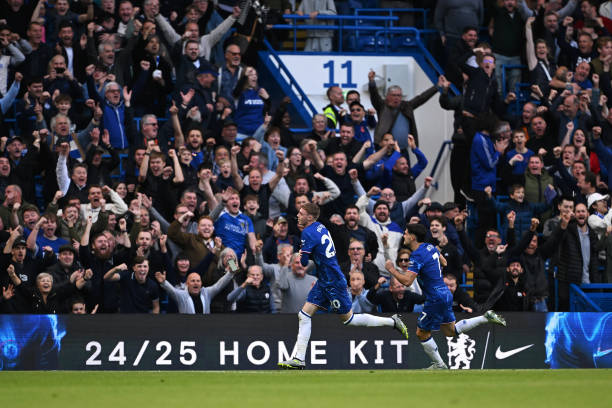 边线球守门员能否用手接球？规则解析