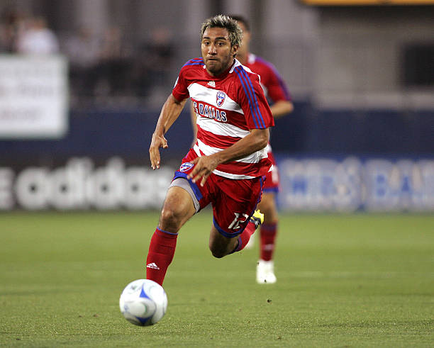 今日足球赛事直播平台推荐：免费与付费选择