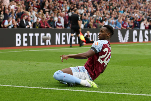 美国足球超级联赛积分榜更新：黑马球队异军突起！