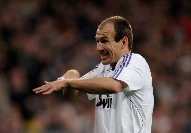 哈兰德背身照刷屏：这就是世界顶级射手的身体素质！