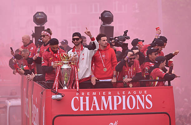 央视独家直播：2021欧冠赛程全解析，精彩对决不容错过！