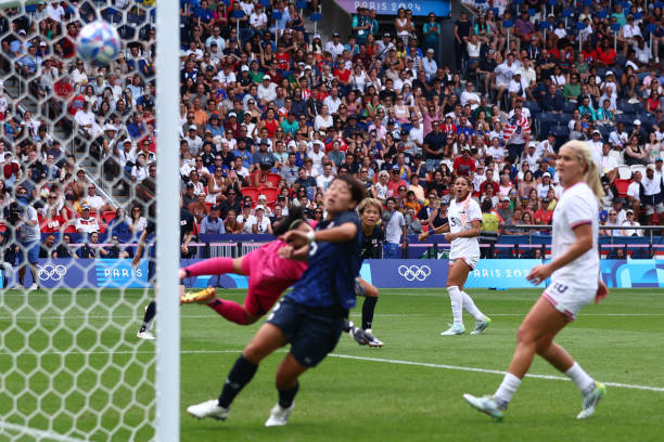 巴乔的长相魅力：为何他至今仍是球迷心中的男神？