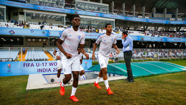 深入其个人生活和球场之外的贡献