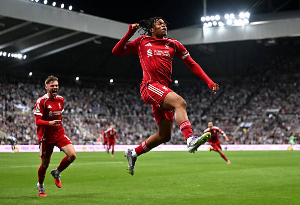 比利时足球世界排名历史变迁：从默默无闻到世界第一