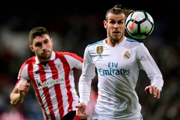 足球比赛伤停补时的背后：球员受伤、换人与VAR的影响