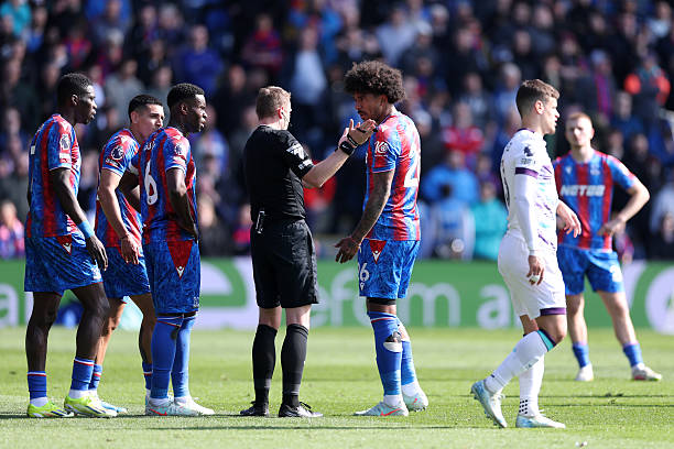 六人制足球进攻利器：1-2-2阵型的跑位与配合技巧