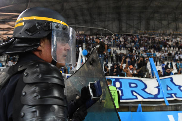 三球定乾坤：帽子戏法足球队的战术与精神