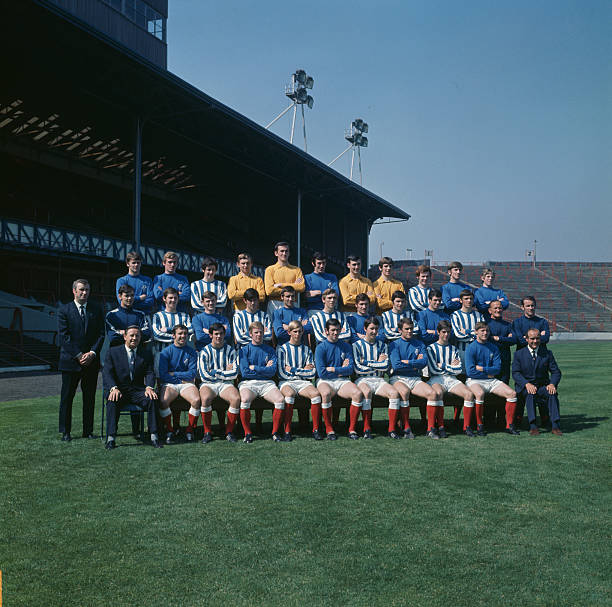 谁打破了前锋垄断，成为第一个后卫足球先生？