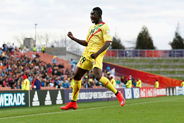 揭秘全攻全守战术：免费完整版足球纪录片在线观看