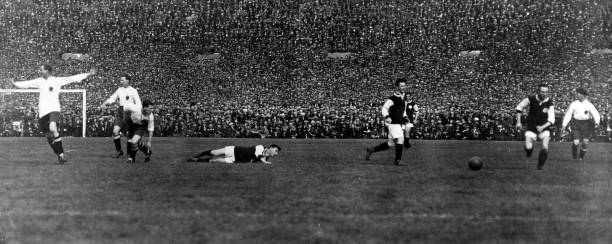 欧洲杯小组赛：荷兰VS法国，谁能抢占出线先机？