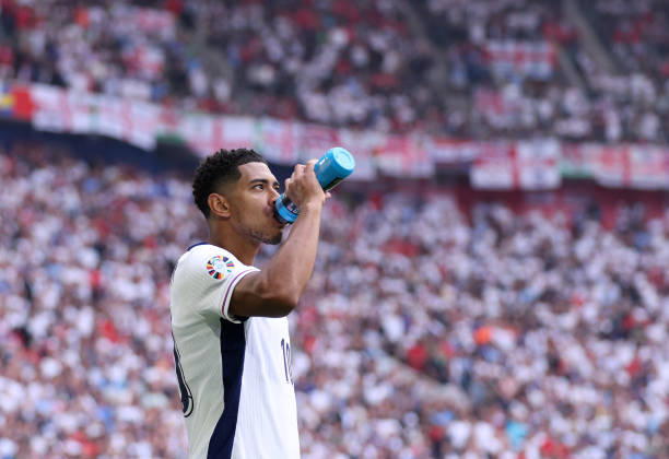 从青训骄子到天价引援：劳尔和C罗的皇马轨迹