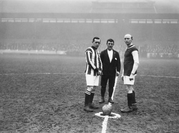 周末德甲焦点战预告：最新对阵表及伤病动态