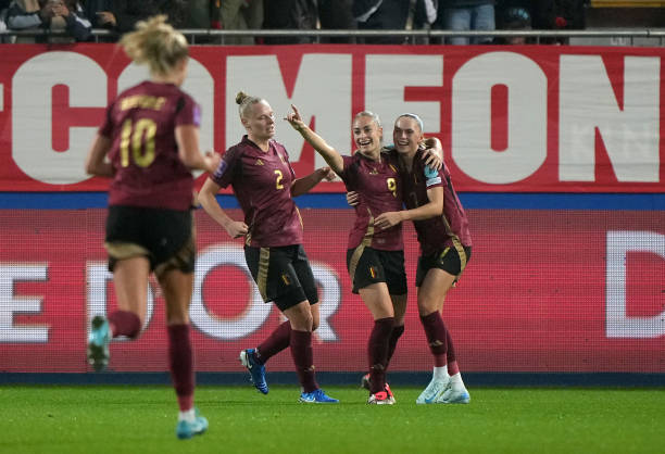 欧冠决赛倒计时！巴黎圣日耳曼vs国际米兰：谁将问鼎欧洲之巅？