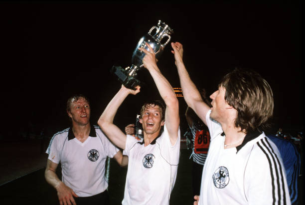 法乙积分榜前两名如何直接晋级法甲？