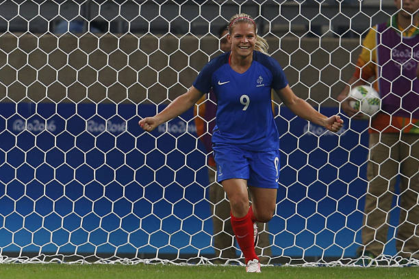 足球史上最伟大的对决：马拉多纳vsC罗，你选谁？