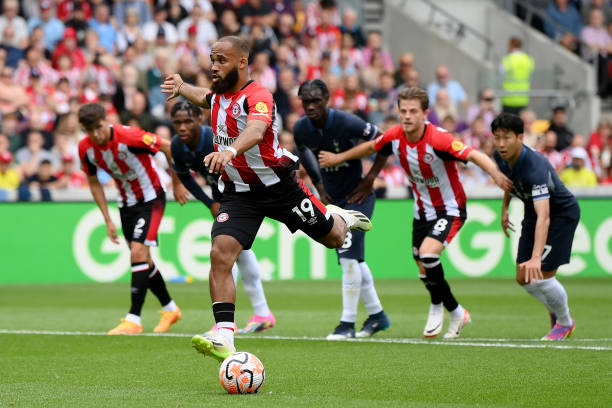 贝克汉姆颜值变化图集：看他如何从球员转型时尚Icon