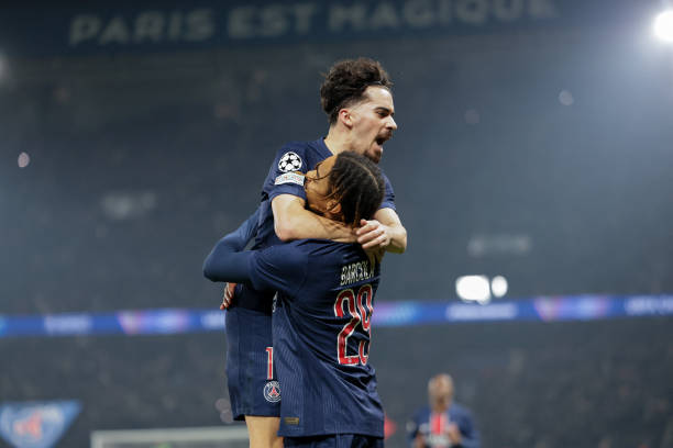 足球爱好者必知：5人制和11人制球场的尺寸标准对比